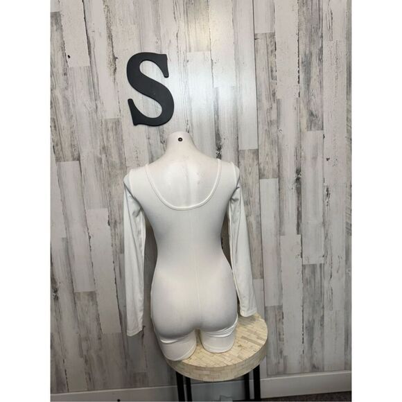 White jumpsuit - Picture 3 of 6